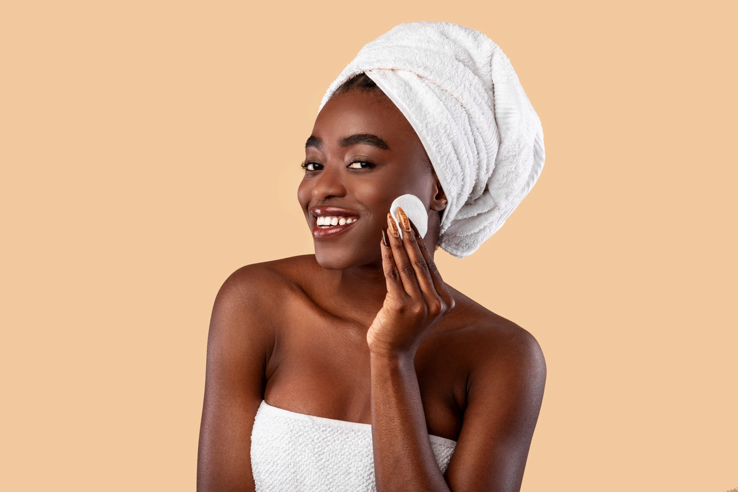 Blissence - Hautpflege - Lächelndes Mädchen